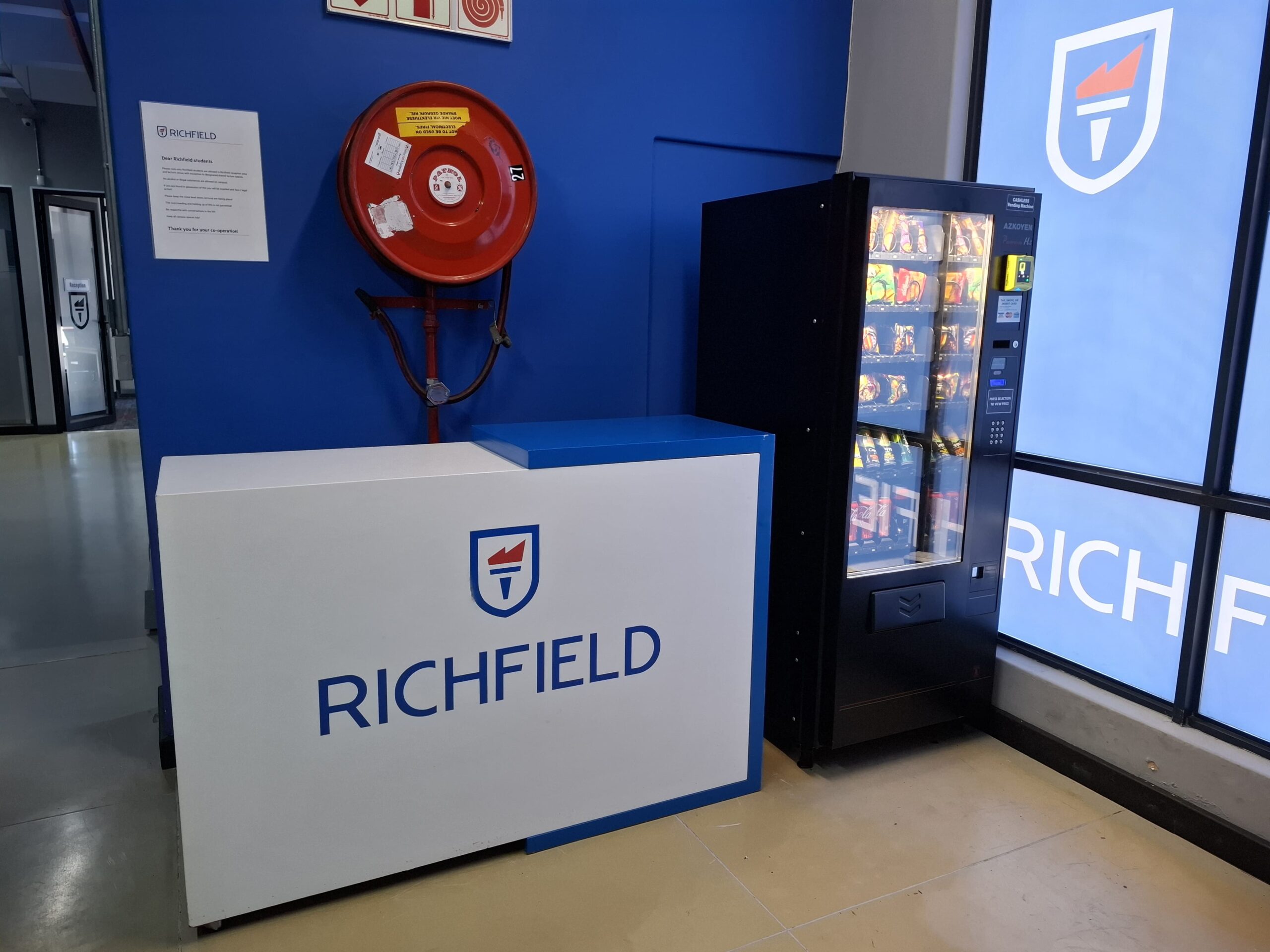 Full-Service vs Self-Manage Vending Machine Rental in South Africa: Which Suits Your Business?